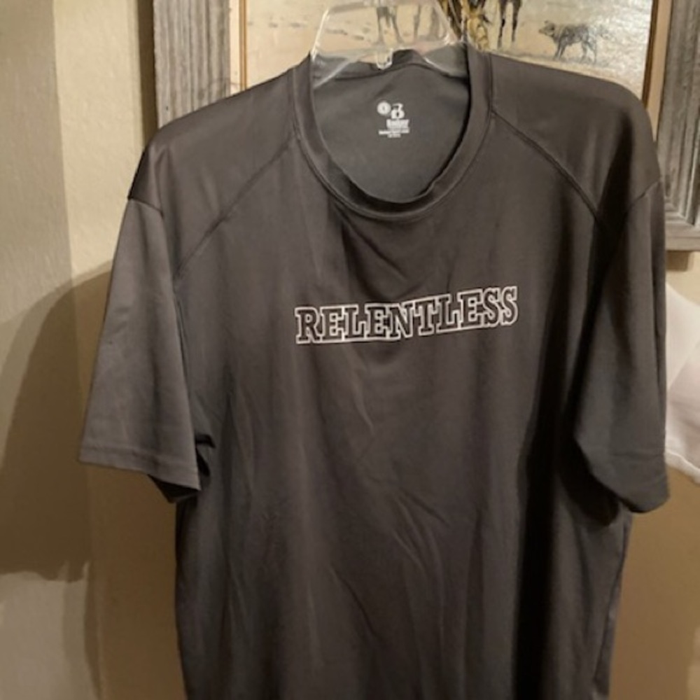 “Relentless” grey shirt SZ L - like new